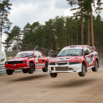 Lietus nodrošina spraigas cīņas pirmajā Latvijas Rallijkrosa čempionāta sacensību dienā 